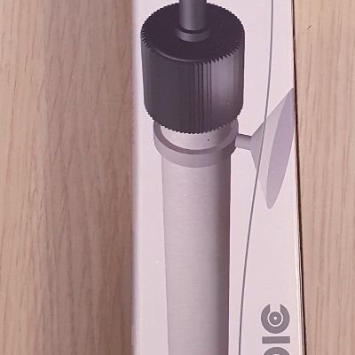 Embalagem de aquecedor de aquário Aqua Medic Titanium Heater 300 W com imagem do produto e plantas aquáticas