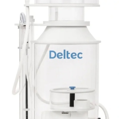Skimmer de aquário branco e transparente da Deltec