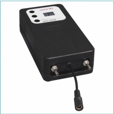 Dispositivo eletrónico preto com ecrã digital e botões circulares brancos