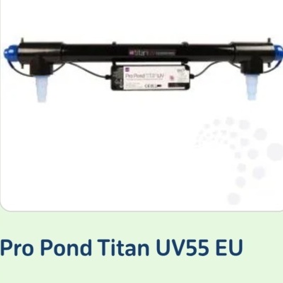 Dispositivo preto Pro Pond Titan UV55 EU para tratamento de água com extremidades azuis