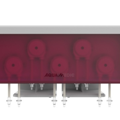 Dispositivo medical branco com tampa vermelha translúcida e cinco válvulas na parte inferior