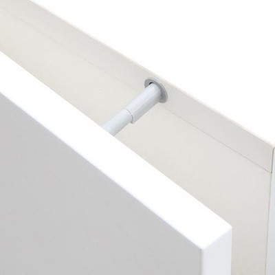 Detalhe de estrutura modular branca com pino ajustável para móvel.