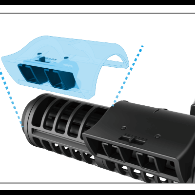 Acessório tubular preto com parte transparente azul clara levantada.