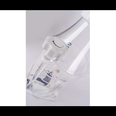 Bureta de vidro transparente com escala azul e torneira, em fundo branco