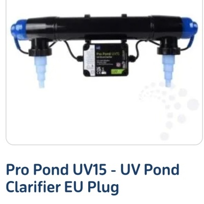 Clarificador de lago Pro Pond UV15 preto com detalhes azuis sobre fundo branco