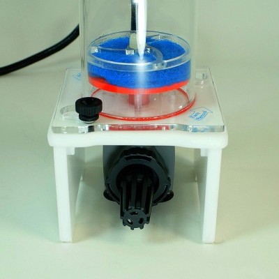 Dispositivo com cilindro acrílico, filtro de esponja azul e vermelha e base branca com ajuste preto