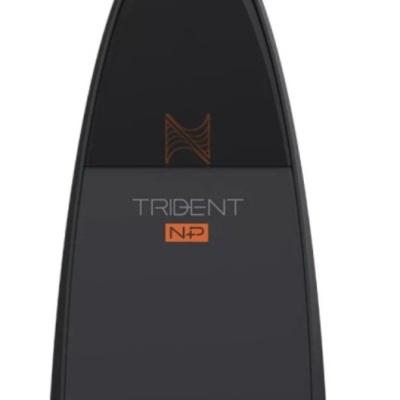 Prancha de bodyboard preta, cinzenta escura e laranja com texto TRIDENT N+D