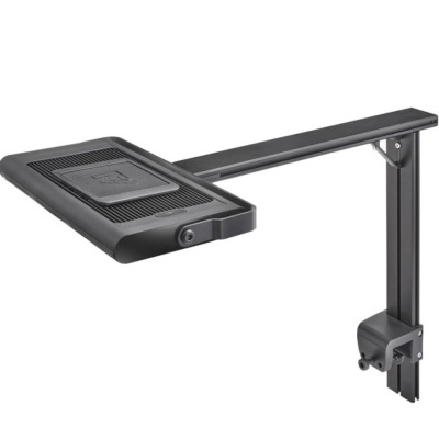 Suporte de mesa articulado preto com plataforma retangular e base de fixação