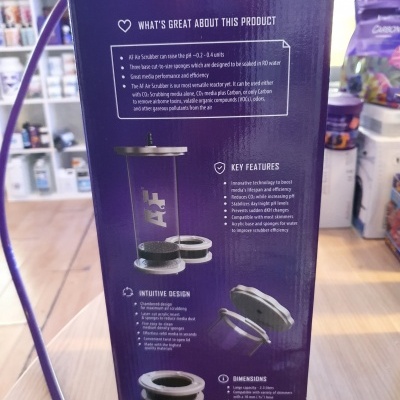 Embalagem roxa de produto Aquaforest Air Scrubber com texto técnico e imagens do filtro.