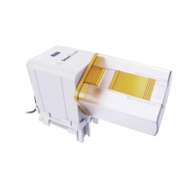 Equipamento eletrónico branco com detalhes amarelos e marca Keurig 2.0