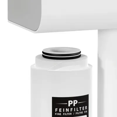Filtro PP branco com rótulo preto sob dispositivo branco