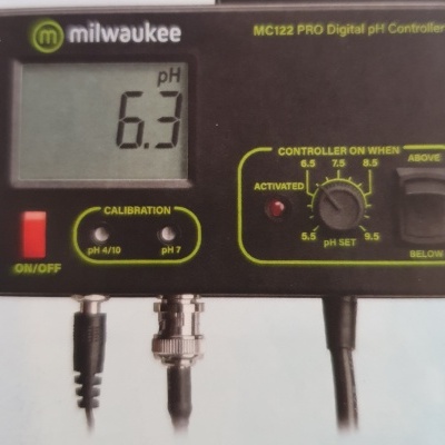 Controlador digital de pH Milwaukee MC122 PRO com visor e botões