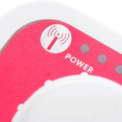 Dispositivo electrónico vermelho e branco com botão e indicadores LED