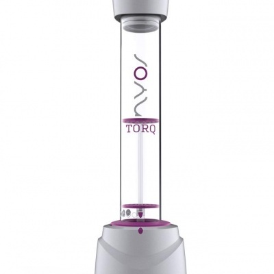Dispositivo cilíndrico transparente com base branca, tampa cinzenta e texto 'NYOR TORQ'