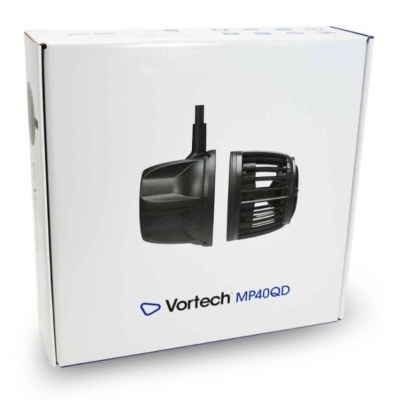 Caixa branca com imagem de uma peça preta Vortech MP40QD