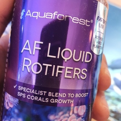 Frasco com rótulo roxo do produto Aquaforest AF Liquid Rotifers para corais SPS