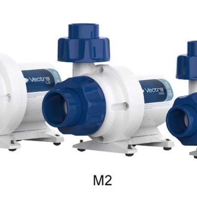 Três bombas de água Vectra em plástico branco e azul com base quadrada