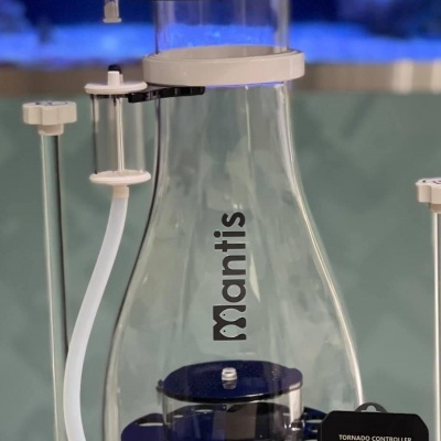 Skimmer de aquário Mantis em plástico transparente com controlador digital preto