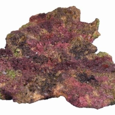 Rocha irregular colorida em tons de roxo, rosa, verde e castanho