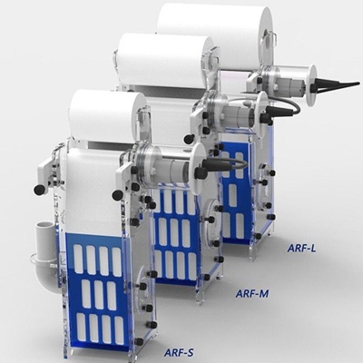 Três máquinas rotativas transparentes com rolos de papel e etiquetas ARF-L, ARF-M, ARF-S