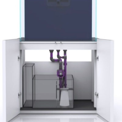 Armário branco aberto mostrando sistema interno de tubos e reservatórios