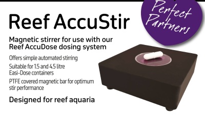 Agitador magnético preto com peça branca e texto descritivo em inglês