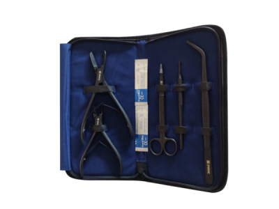 Conjunto de ferramentas de precisão num estojo azul