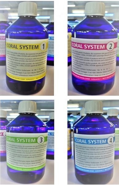 Quatro frascos azuis do Coral System com tampas brancas e etiquetas coloridas numeradas de 1 a 4