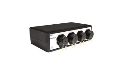 Dispositivo eletrônico preto com quatro conetores circulares e inscrição 'EASY-DOSE'