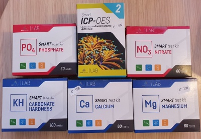 Conjunto de caixas de testes de água ILAB para vários parâmetros, incluindo Fosfato, Nitrato, Carbonato, Cálcio, Magnésio e análise ICP-OES