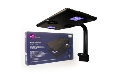 Luz LED para aquário preta com luz UV e roxa ao lado da caixa azul e branca Reef Pulsar