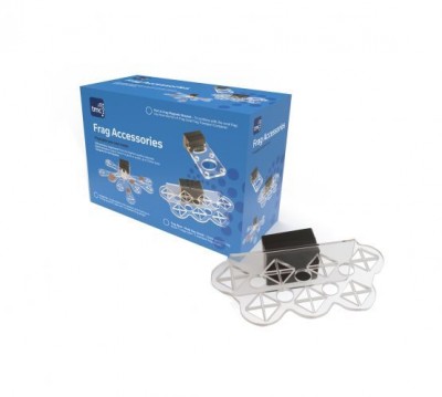 Acessório transparente com padrão geométrico e peça preta com embalagem azul