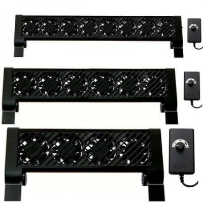 Ventiladores retangulares pretos com controladores em fundo branco