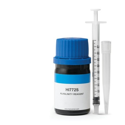 frasco de reagente HI772S com seringa e tampa plástica no fundo branco