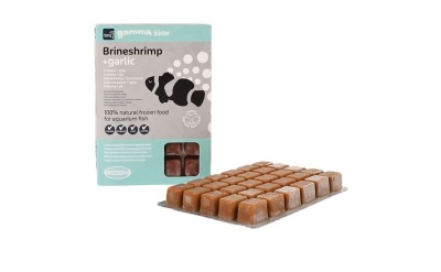 Embalagem de comida para peixes Brineshrimp + garlic e bandeja com cubos alimentares