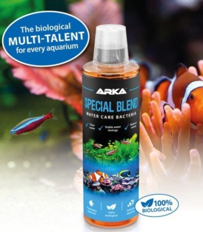 Frasco do produto SPECIAL BLEND para aquários ARKA com peixes e corais no fundo