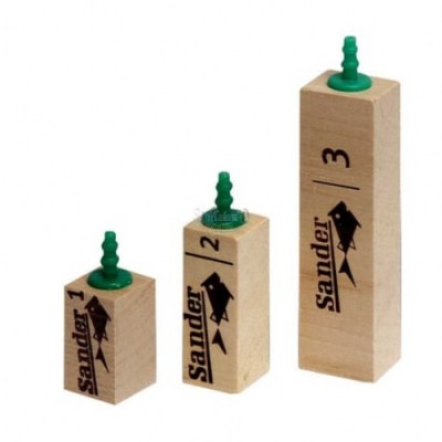 Blocos de madeira com pinos verdes e números