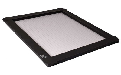 Painel LED retangular com moldura preta e superfície branca pontilhada