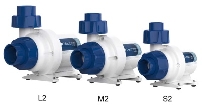 Três bombas de água Vectra em plástico branco e azul com base quadrada