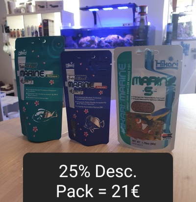 Pacotes de alimentos para peixes Hikari Marine em exposição com desconto