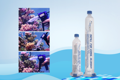 Dois frascos tipo seringa com líquido e três fotos pequenas de aplicação em corais no aquário