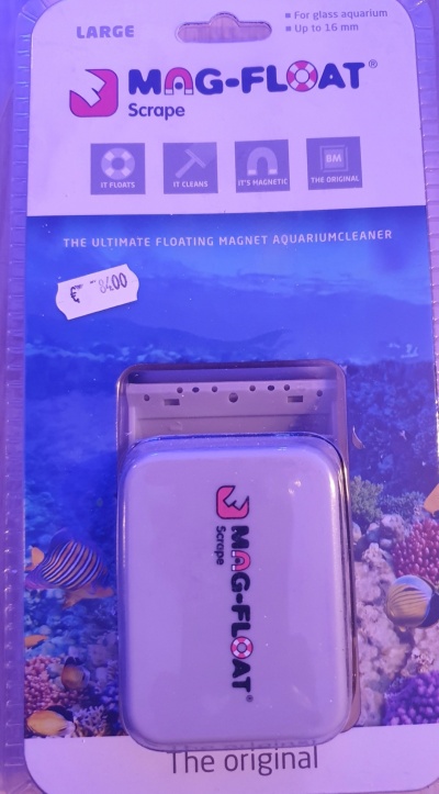 Limpa aquário Mag-Float Scrape tamanho large em embalagem azul com imagem de coral e peixes.