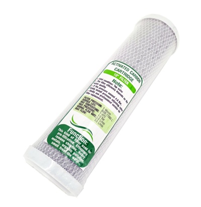 Filtro de carbono ativado branco com etiqueta verde e branca