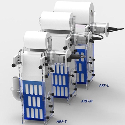 Três máquinas rotativas transparentes com rolos de papel e etiquetas ARF-L, ARF-M, ARF-S