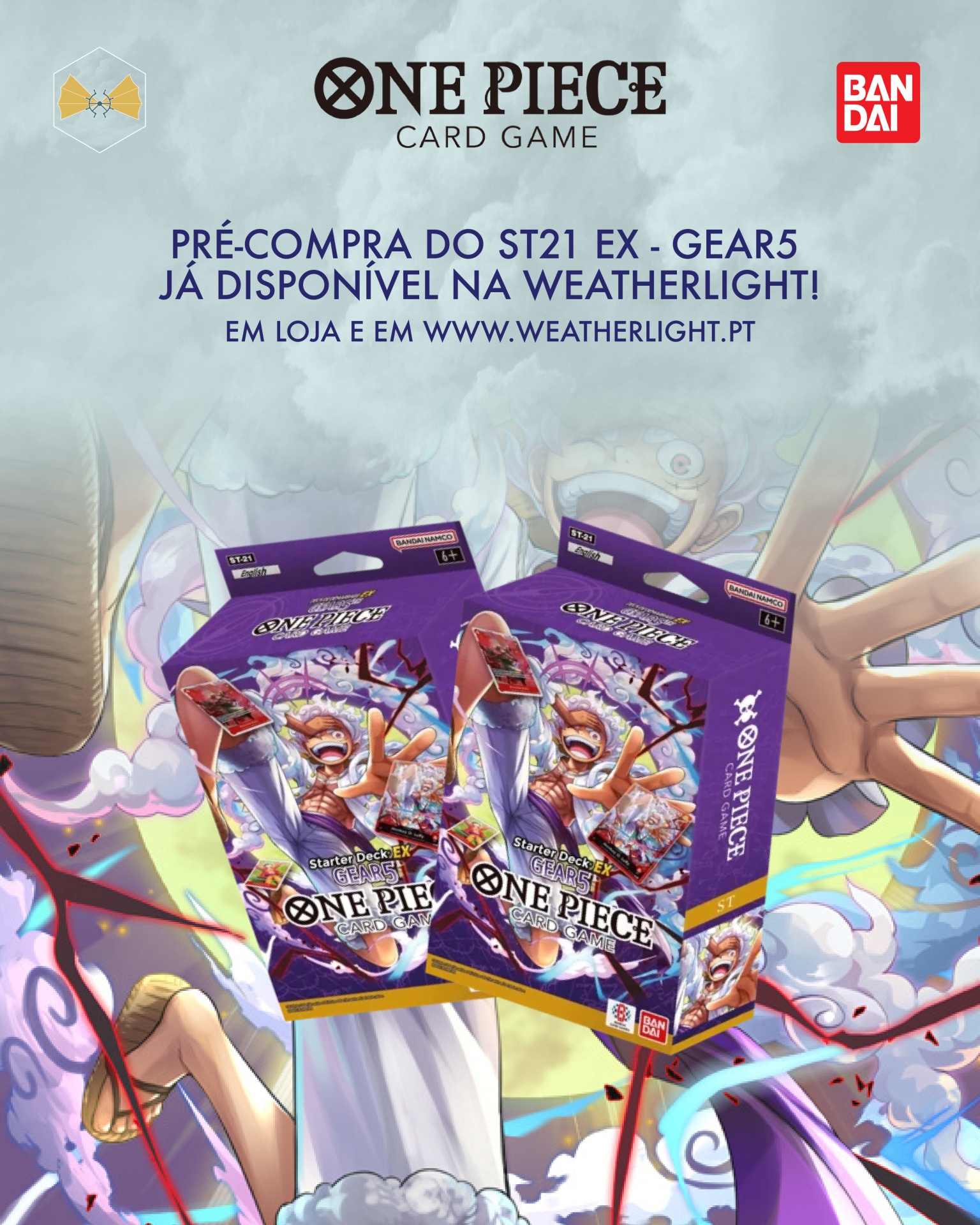 Caixas roxas do jogo ONE PIECE Card Game com fundo de personagens de anime e texto promocional em português.