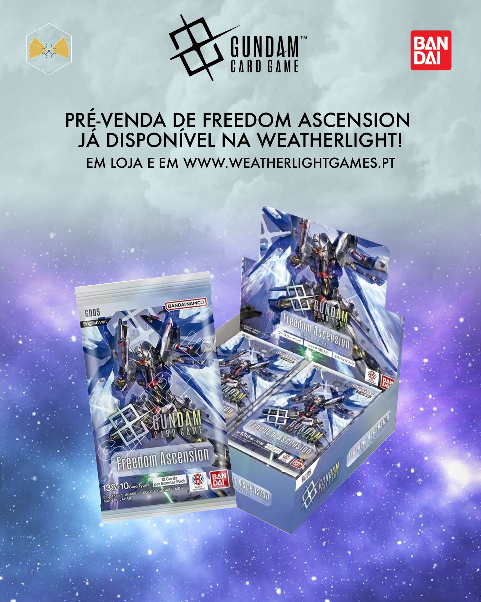 Cartas e caixa do Gundam Card Game Freedom Ascension com fundo de céu estrelado e texto promocional.