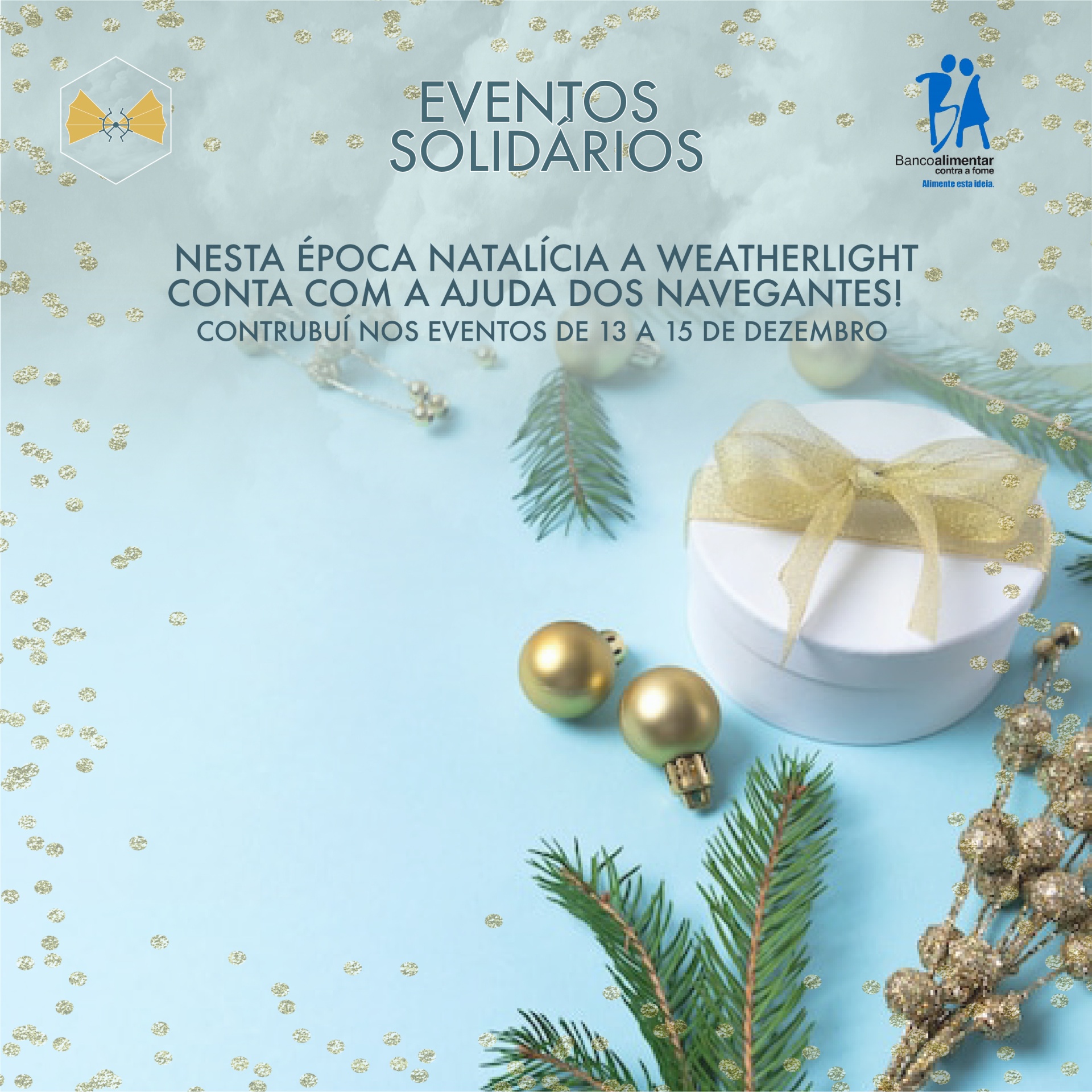 Presente branco com fita dourada, enfeites de Natal dourados e texto sobre eventos solidários em fundo azul claro
