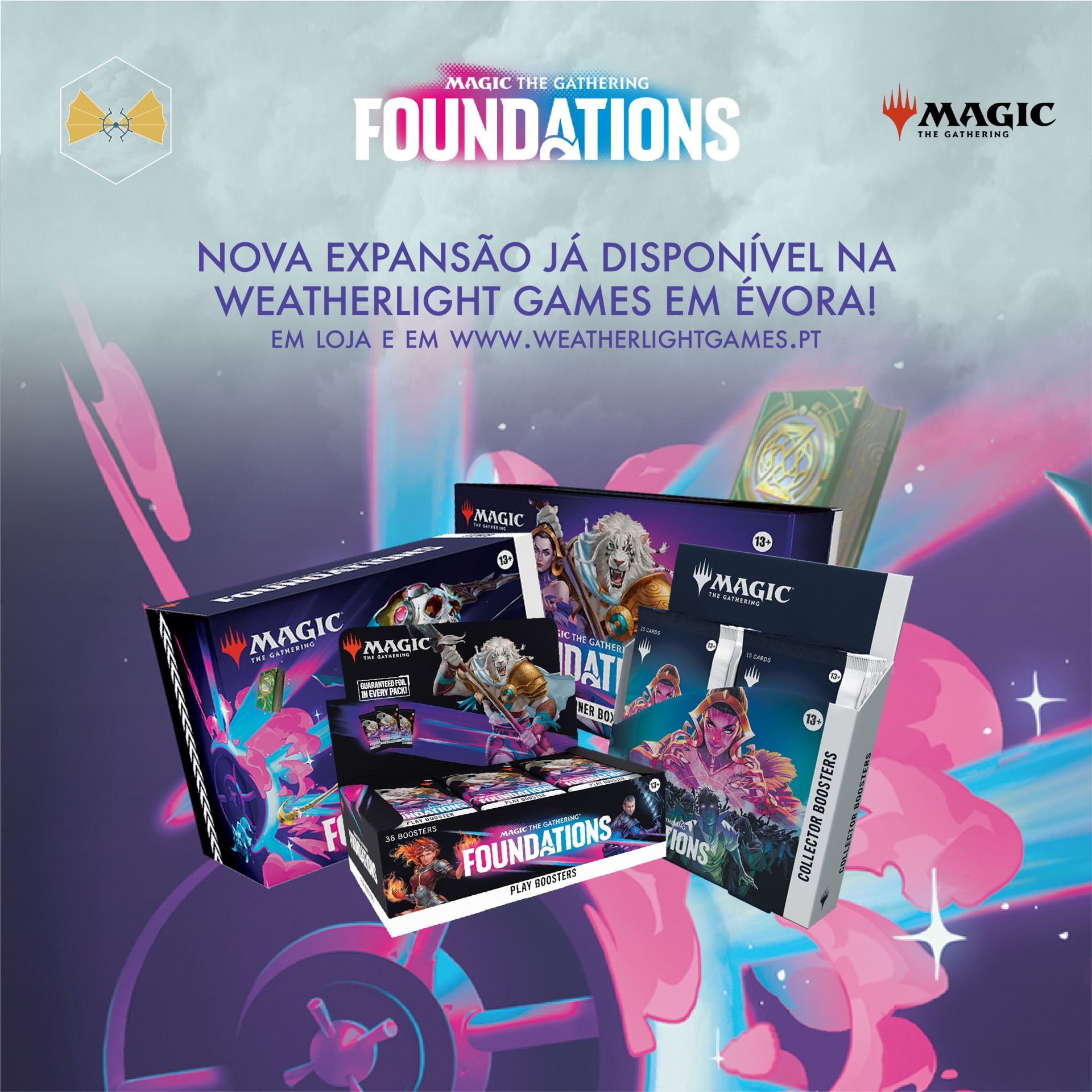 Caixas de expansão Magic The Gathering Foundations com texto promocional em português