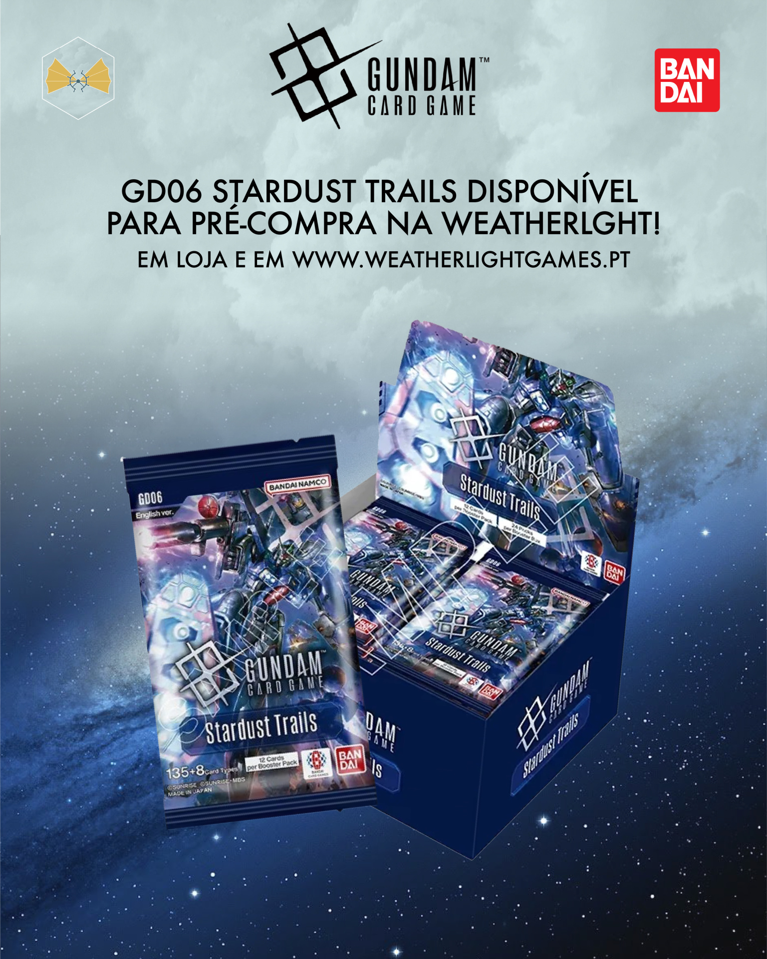 Promoção do jogo de cartas Gundam Stardust Trails com pacotes e caixa em tons azuis e violeta.