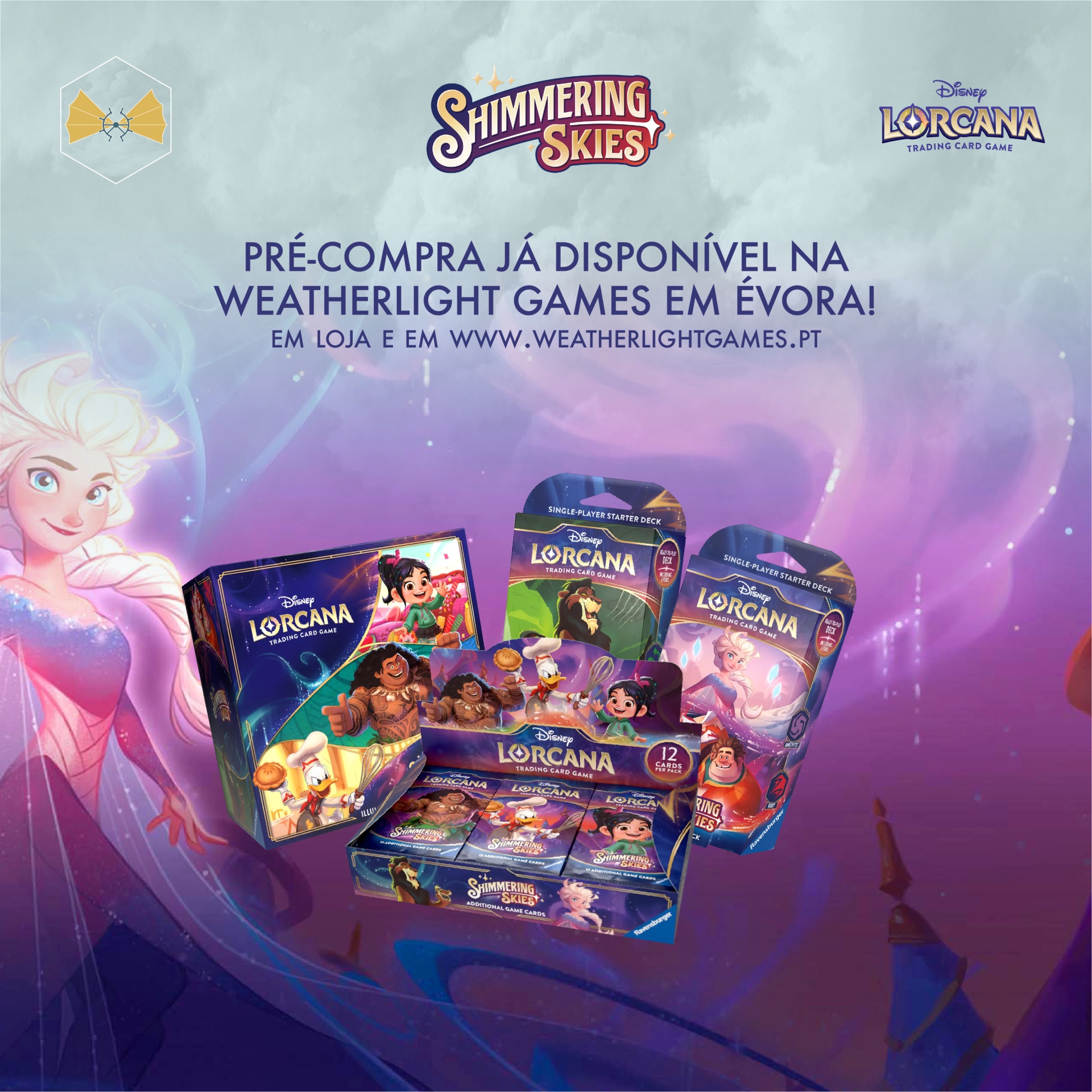 Promoção do jogo de cartas Disney Lorcana com caixas do jogo e personagem Elsa no fundo roxo e azul